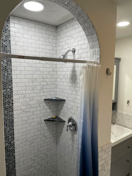 Building Photo - 416 E Main St