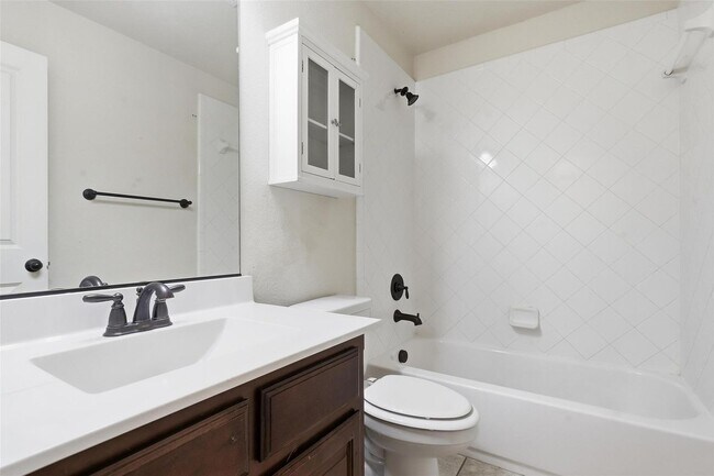 Building Photo - Spacious 5-Bedroom Living in the Heart of Willow Ridge Estates