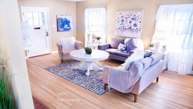 Building Photo - Spacious 6-Bedrooms, 2.5 - Bath Home by Ball State Campus! + 2 Car Garage