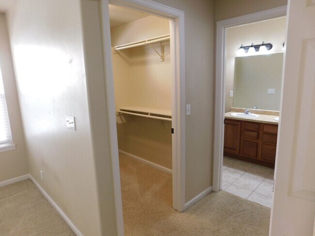 Building Photo - Ranch in Fruita