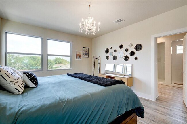 Building Photo - 1508 Arcilla St