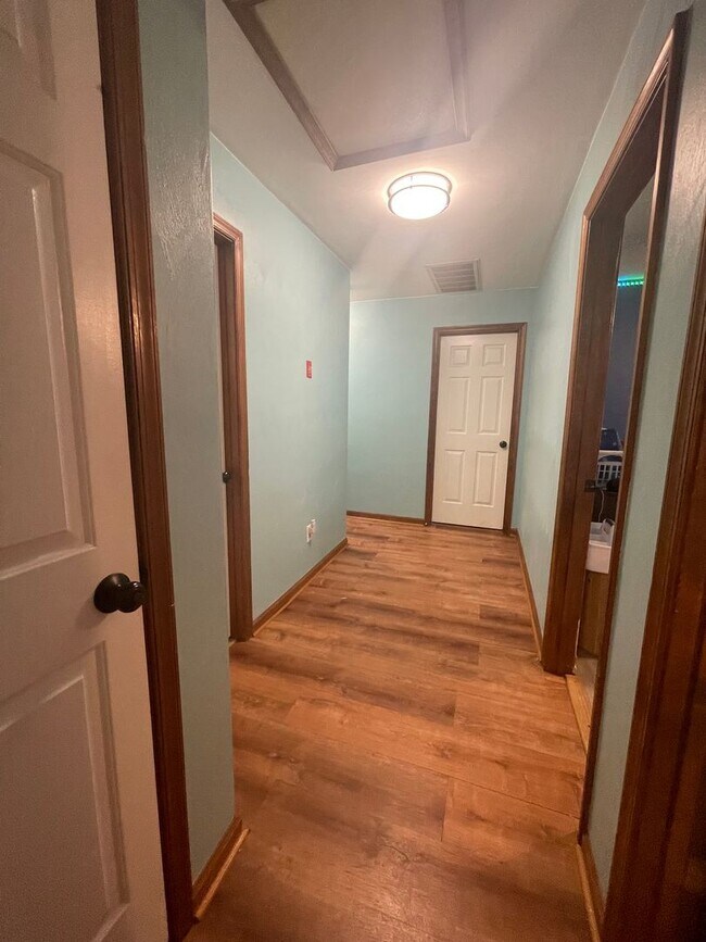 Building Photo - BEAUTIFUL 4 BED / 2.5 BATH SF IN COVENTRY