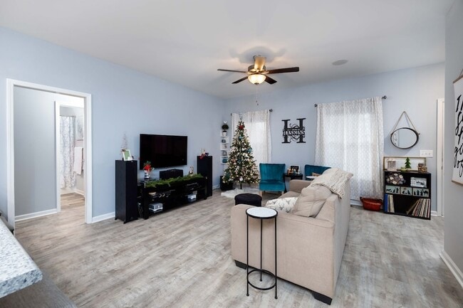 Building Photo - 1239 Oxford Village Cir