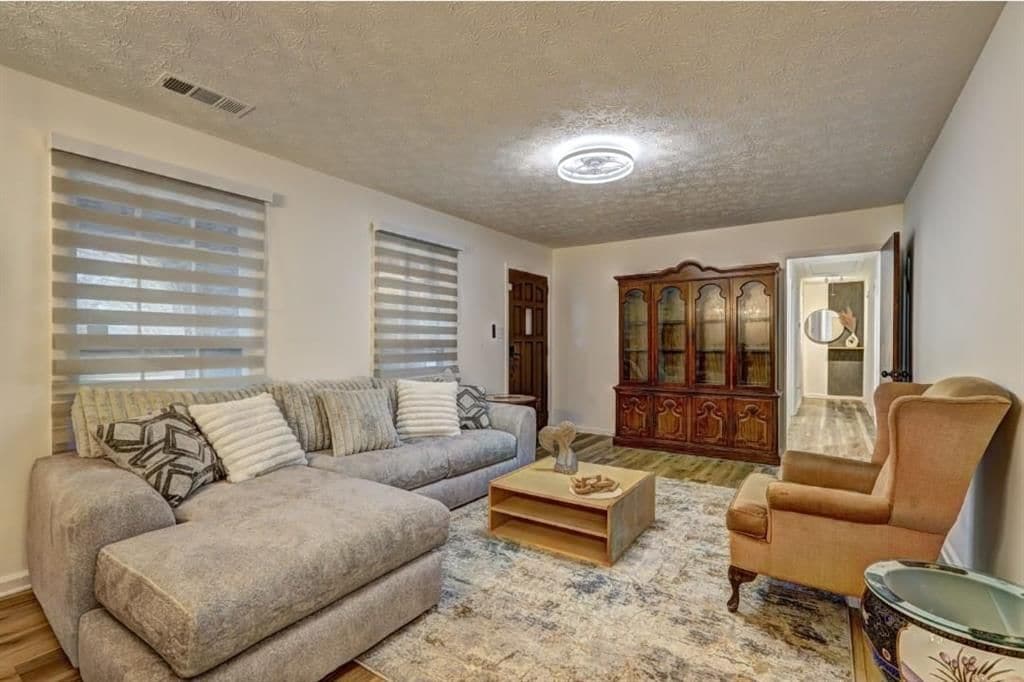 Building Photo - 457 Castleaire Dr SW