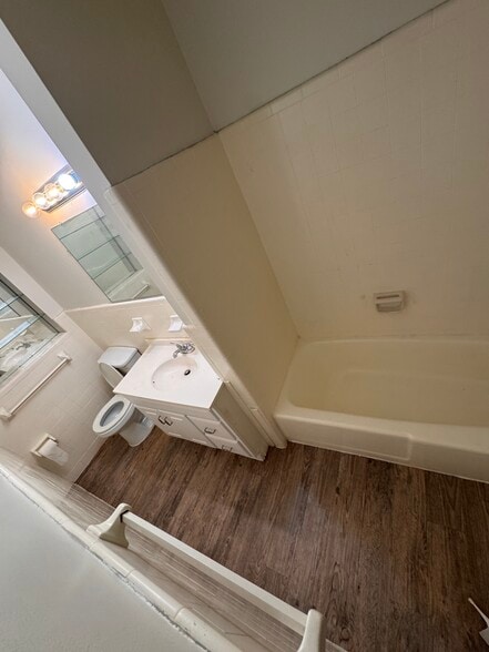 Guest Bathroom - 1840 Maple Ave