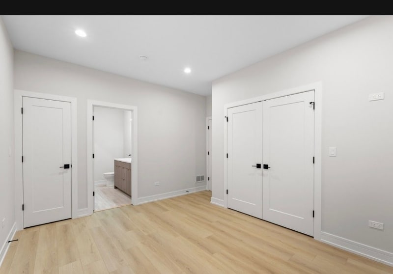 Building Photo - 5006 S Prairie Ave