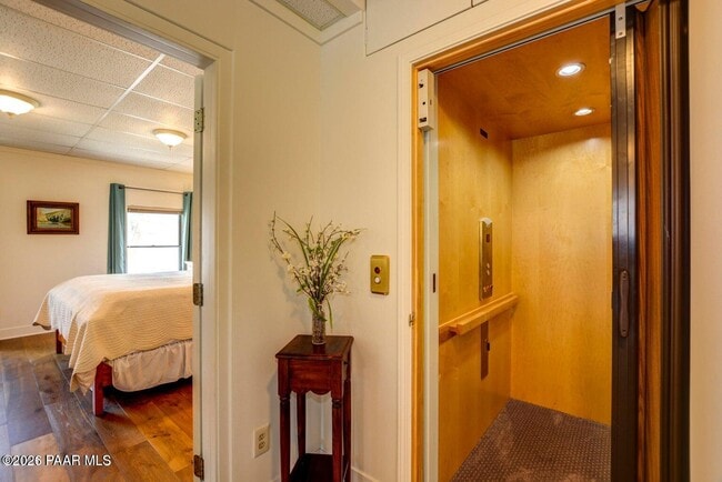 Building Photo - 502 Western Ave