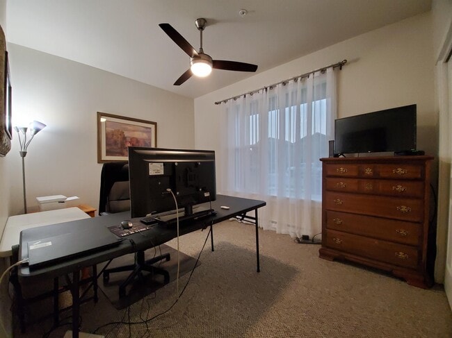 Building Photo - 2222B Willow Dr