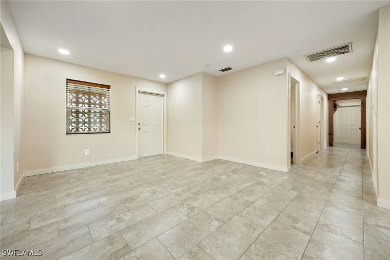 Building Photo - 2115 St Croix Ave