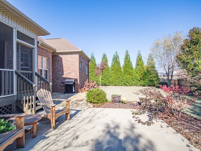 Building Photo - Lake Forest Subdivision. Enjoy all the amenities!