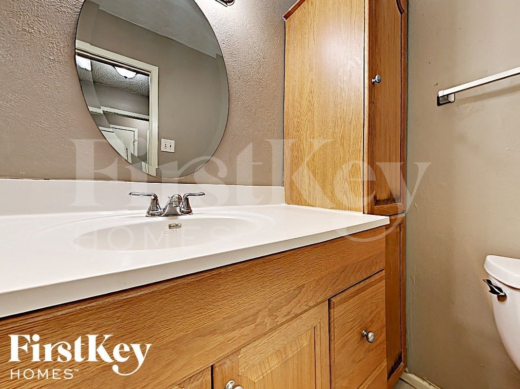 Building Photo - 3000 Laurel Ln