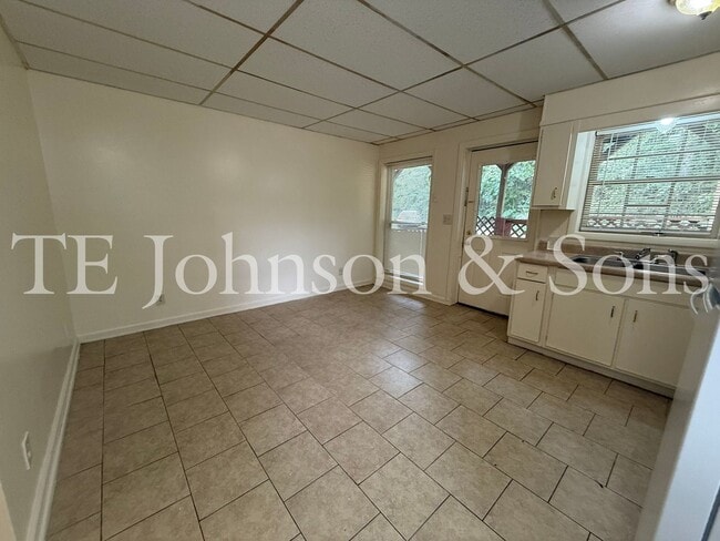 Building Photo - Your Perfect 1 Bedroom Oasis Awaits at Wal...