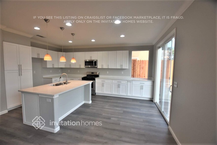 Building Photo - 1120 Villaggio Cir