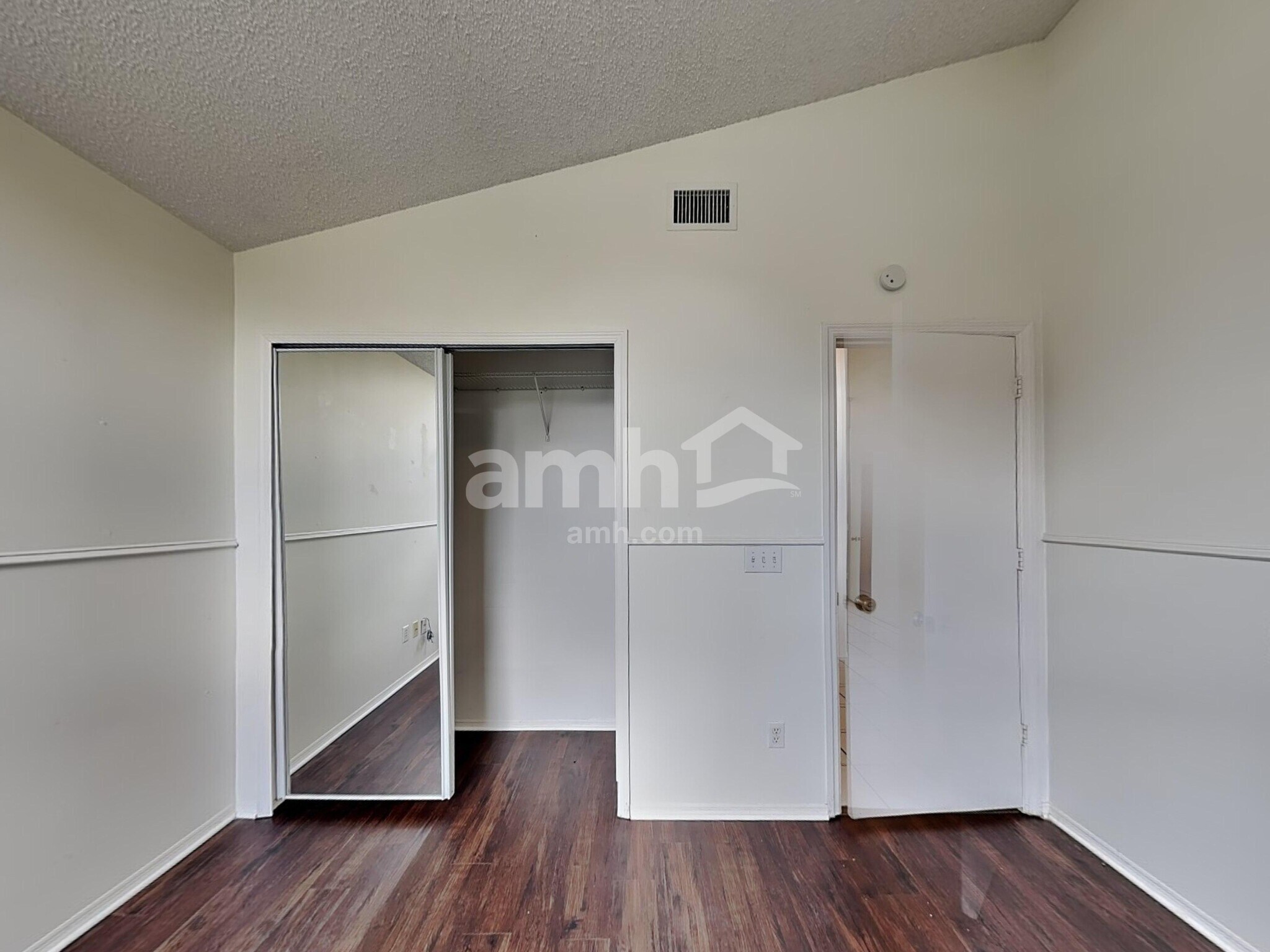 Building Photo - 957 Islander Ave