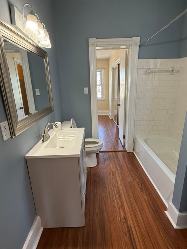 Building Photo - Spacious 3BR / 2BA apartment with ensuite bath and in-unit laundry