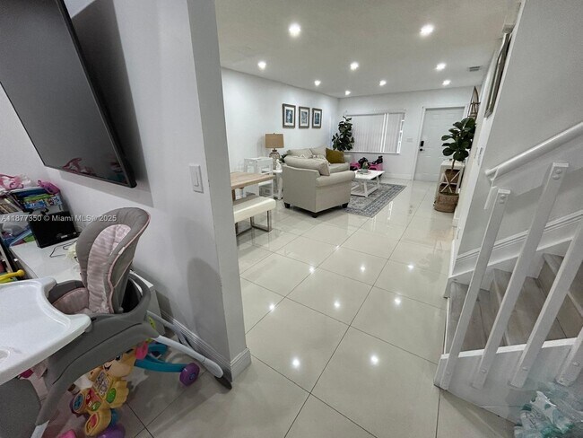 Building Photo - 15852 SW 68th Terrace