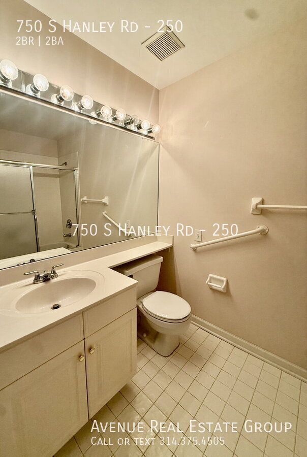 Building Photo - 750 S Hanley Rd