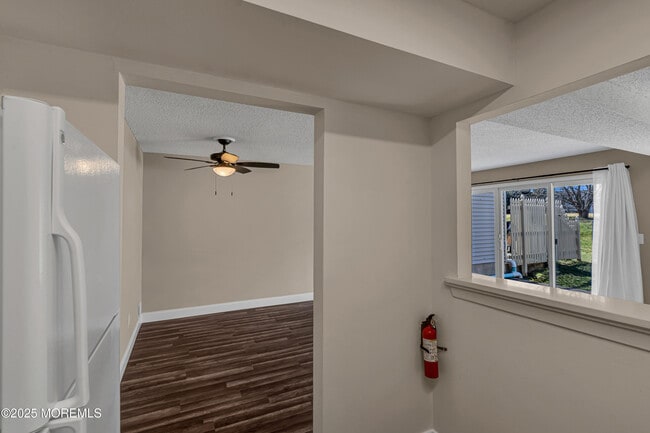 Building Photo - 67 Greenwood Dr