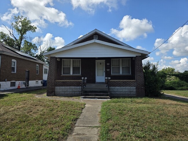 Building Photo - 2528 McLaran Ave