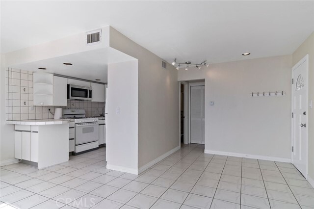 Building Photo - 50 Surfside Ave.