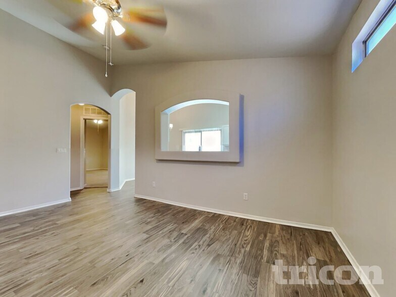 Building Photo - 12429 W Larkspur Rd
