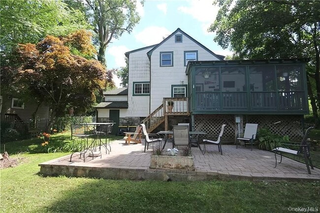 Building Photo - 12 Mamanasco Rd