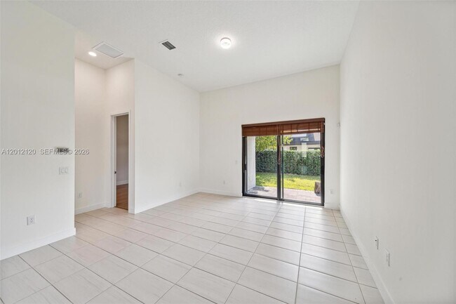 Building Photo - 7635 NW 103rd Pl