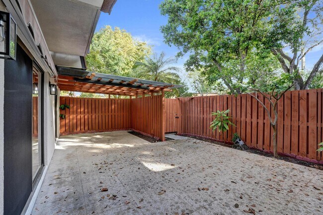 Building Photo - 9111 SW 20th St