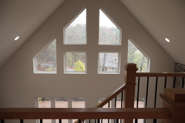 Building Photo - Expansive Mostly-Furnished Residence featuring 3 Bedrooms, a Completed Basement, and a Loft Space