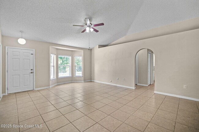 Building Photo - 411 Oceanside St