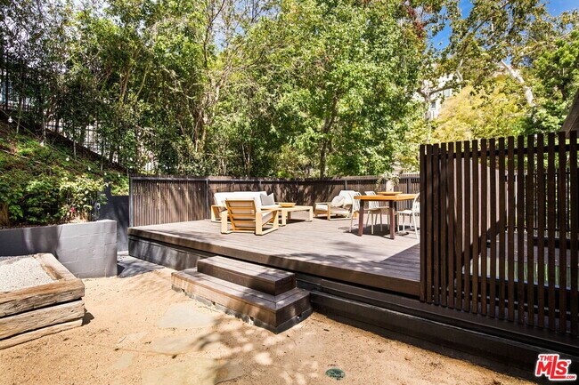 Building Photo - 5649 Valley Oak Dr