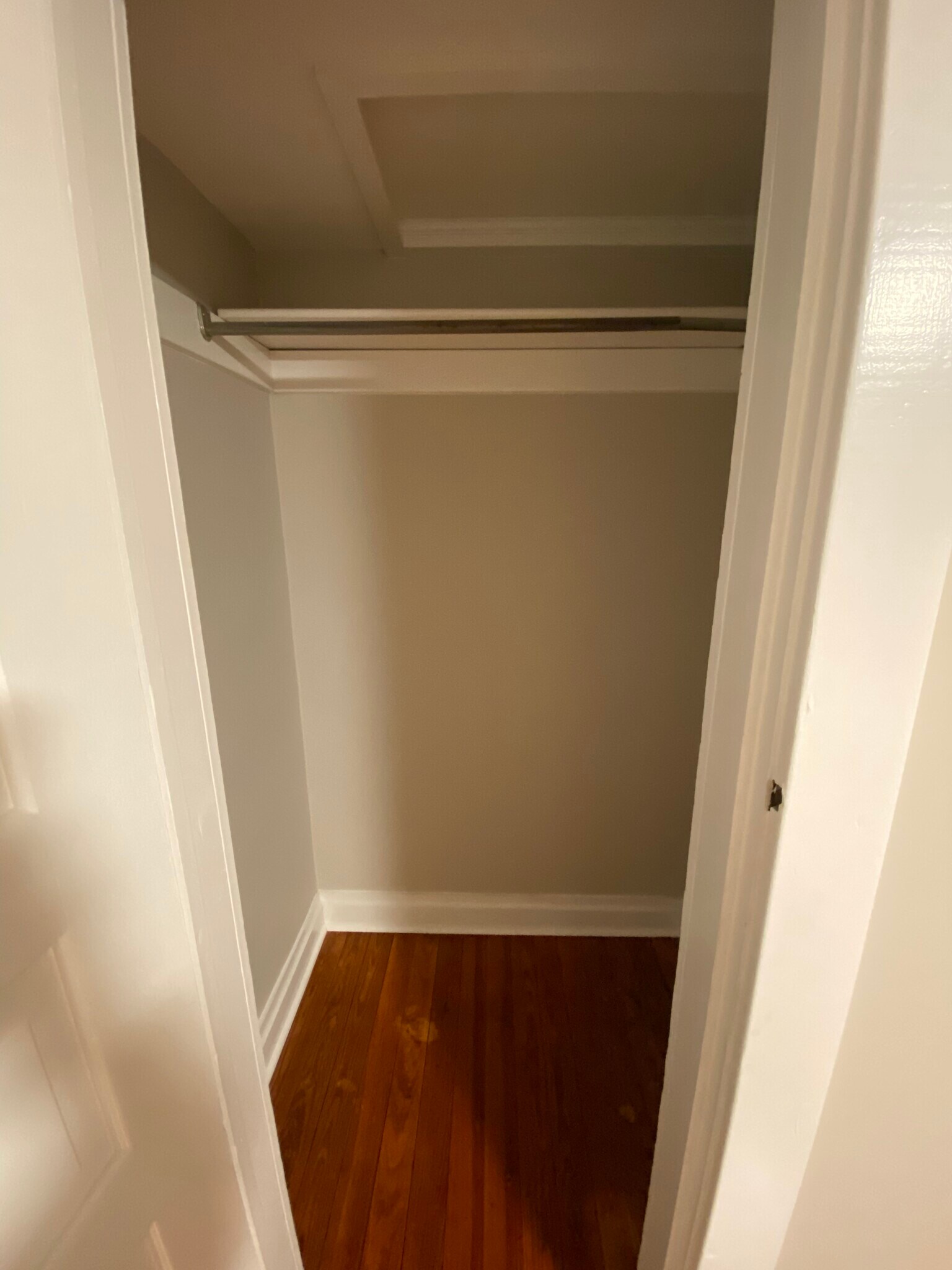 Building Photo - 10 W H St