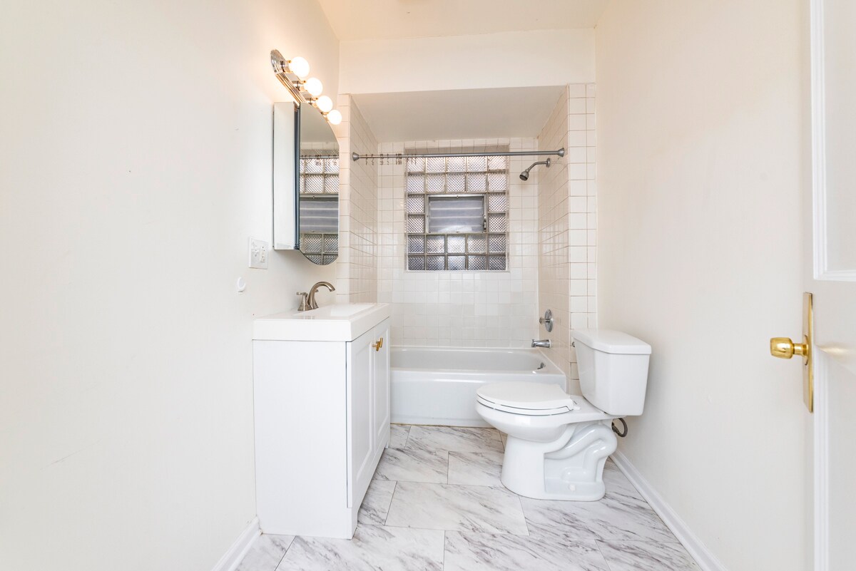 Building Photo - 4737 N Saint Louis Ave