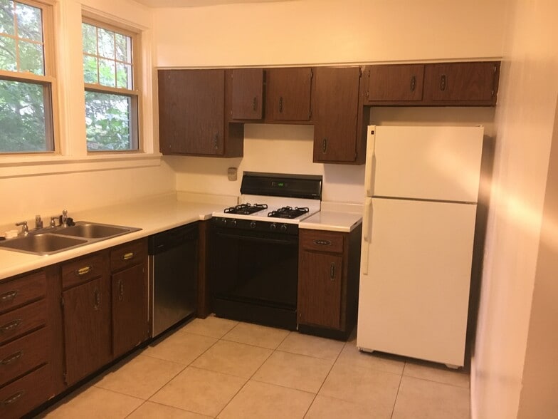 Building Photo - 912 Kennebec St