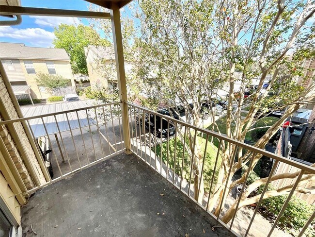 Building Photo - 1515 Sandy Springs Rd