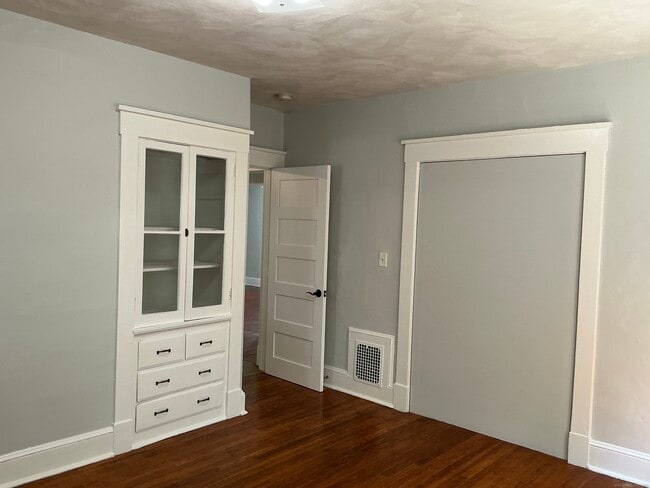 Building Photo - 176 McClintock St