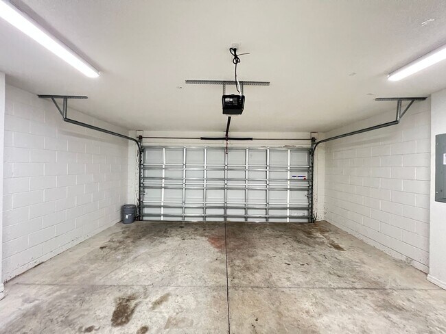 Building Photo - Beautifl Bedroom / 2 Bath Home in Ocklawaha!