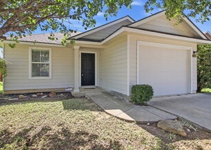 Building Photo - Open Living, Private Backyard, Great Location