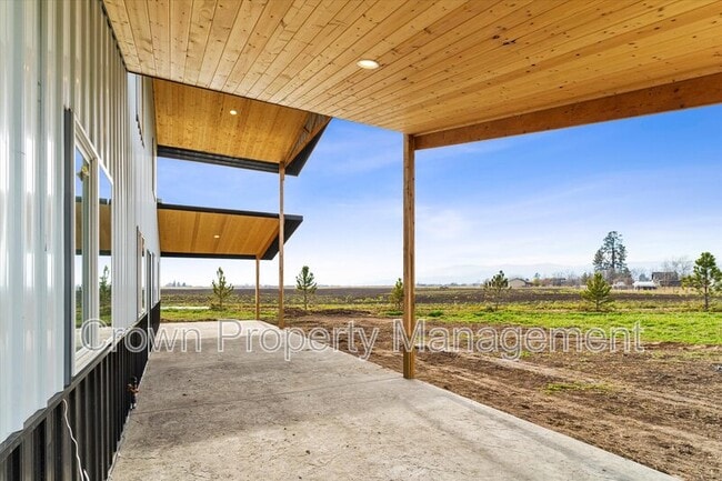 Building Photo - 2401 Lower Valley Rd