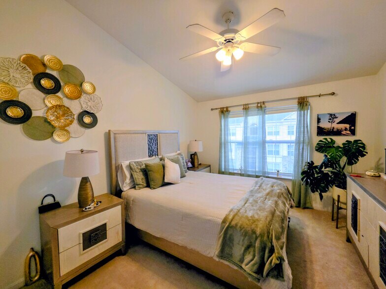 Mein bedroom - 5908 Founders Hill Dr