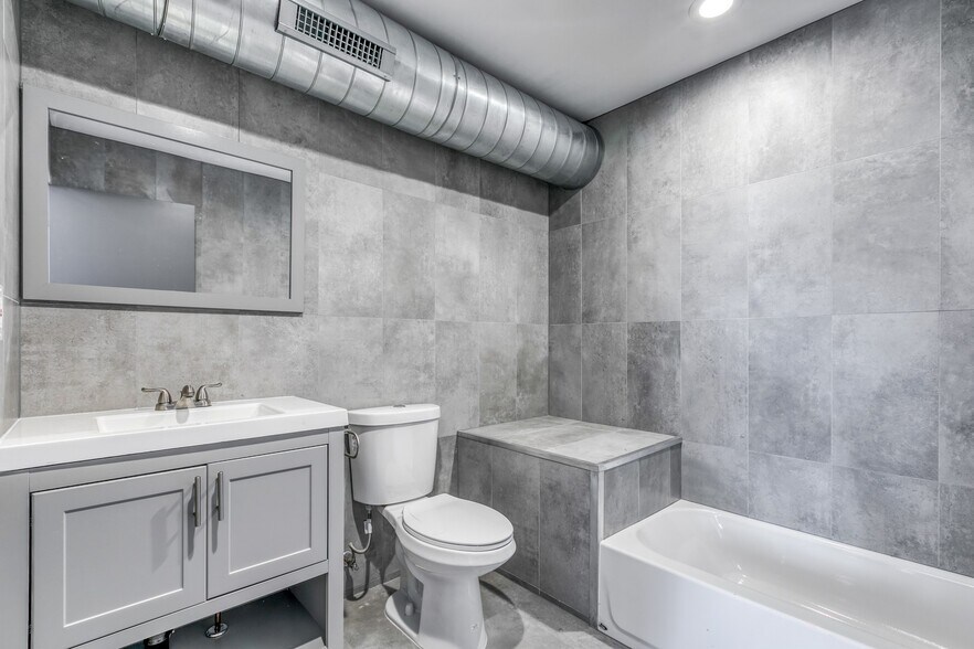 Building Photo - 629 W Oxford St