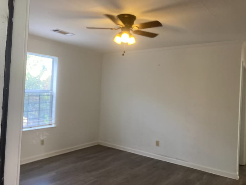 Building Photo - 2020 Plum St