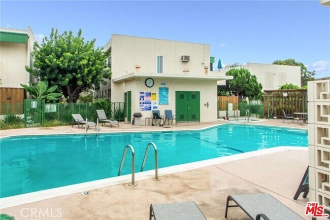 Building Photo - 3200 S Sepulveda Blvd