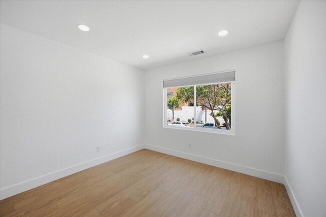 Building Photo - 1040 Gardena