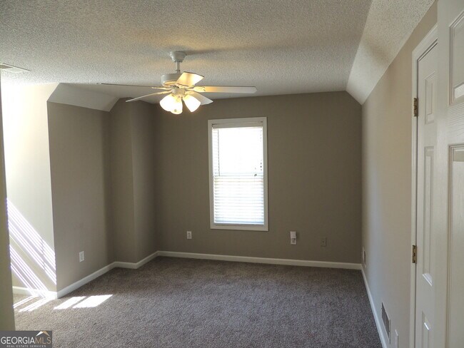 Building Photo - 70 Vinny's Terrace