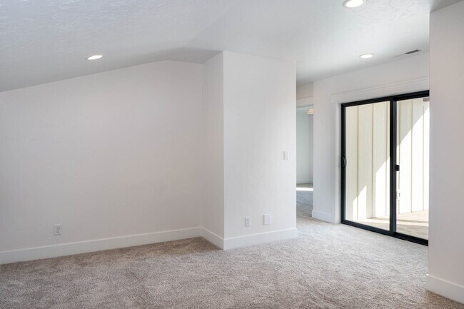 Building Photo - 4200 W Lovegood Ln