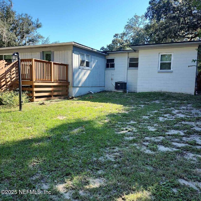 Building Photo - 1503 Broome St