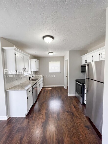 Building Photo - 636 Laramie Dr