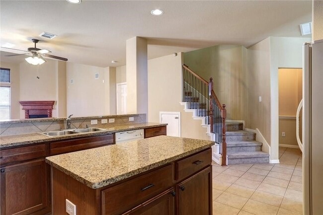 Building Photo - 13393 Mondovi Dr