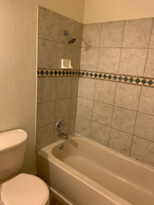 Building Photo - Nice 4 bedroom, 2 bathroom home in Citrus ...